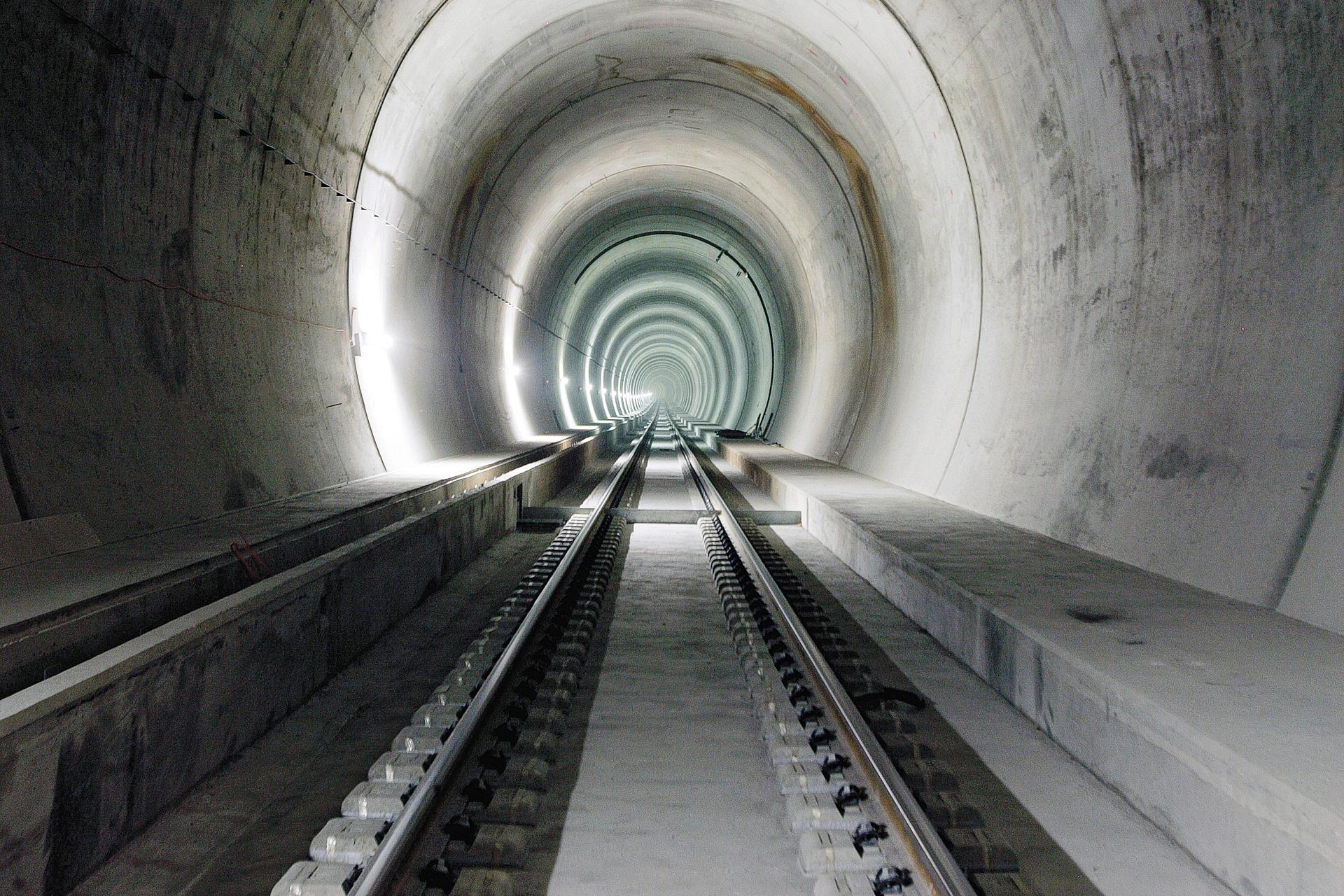Trin Tracks in a Tunnel. They used the LVT System optimized for Tunnels.